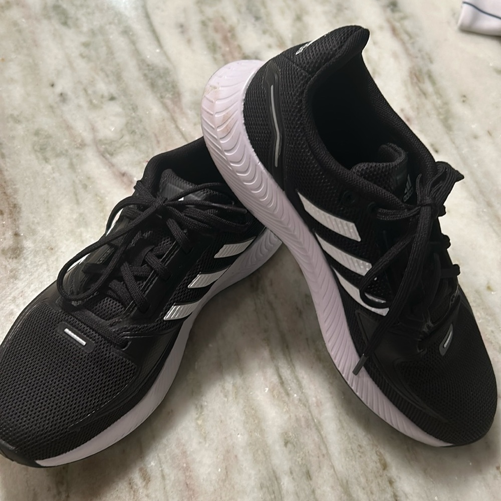 Women’s adidas sneakers. Size 6. Never worn.